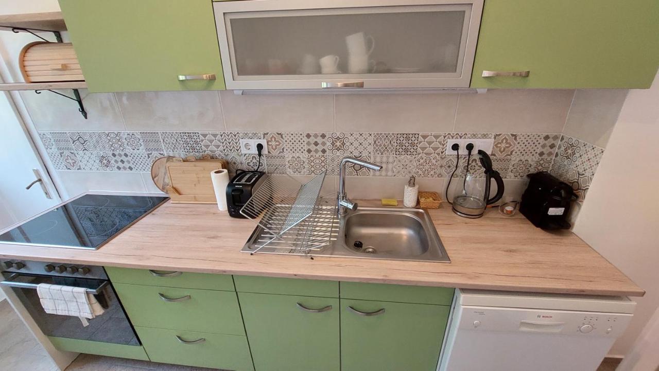 Comfy And Stylish Jewelry Box Appartement Budapest